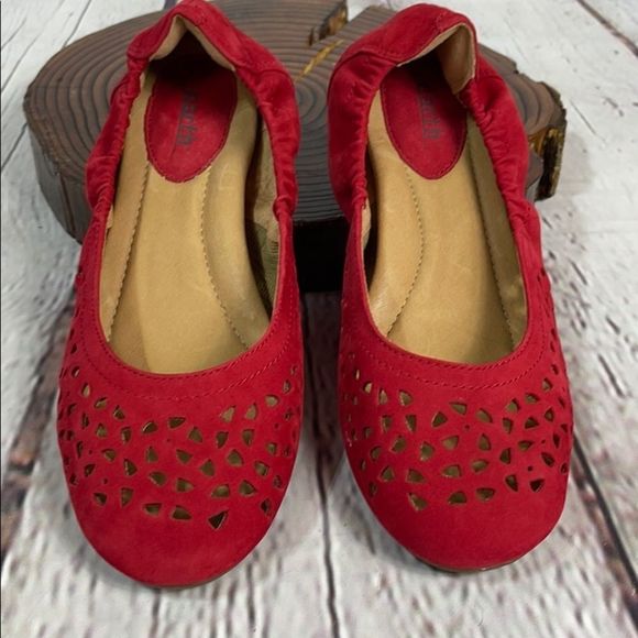 New EARTH Breeze Red Suede Comfort Ballet Flats Size 8 NIB - Picture 2 of 8